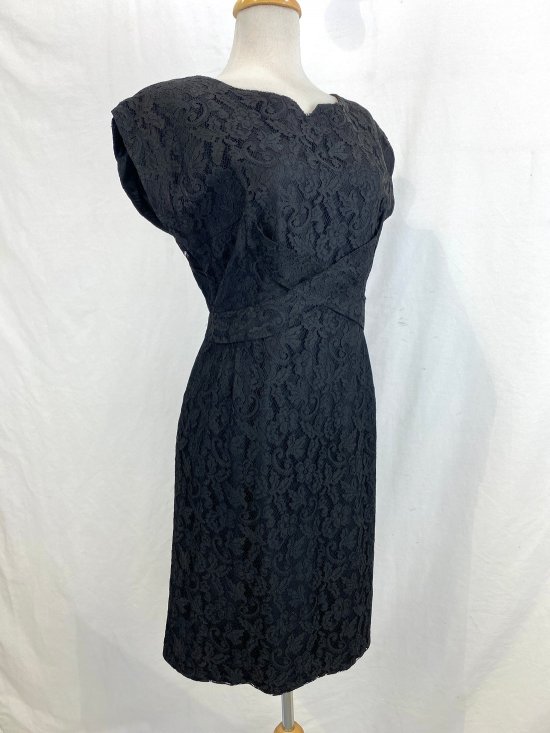 VintageBlacklacesheathdress1.jpeg