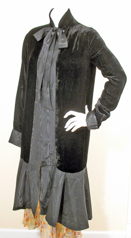 1920sblackvelvetcoat2.jpg