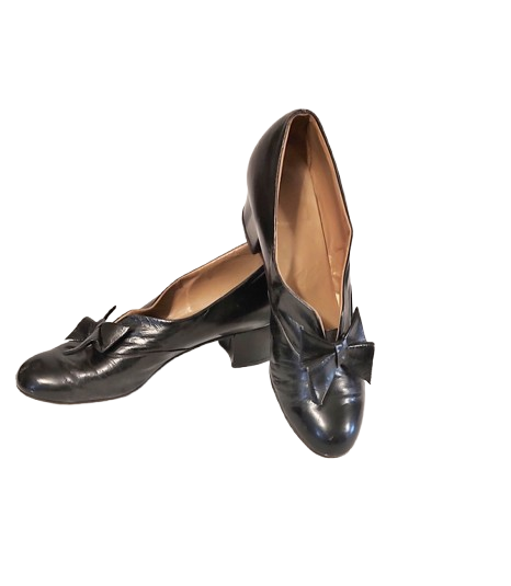 1940s_black_leather_heeled_shoes_with_bows_vintage-removebg-preview.png
