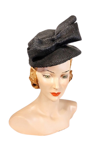 1940s_black_straw_tilt_hat_big_bow_vintage-removebg-preview.png