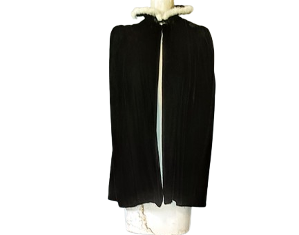 1940s_black_velvet_short_cape_fur_collar_vintage-removebg-preview 5.png