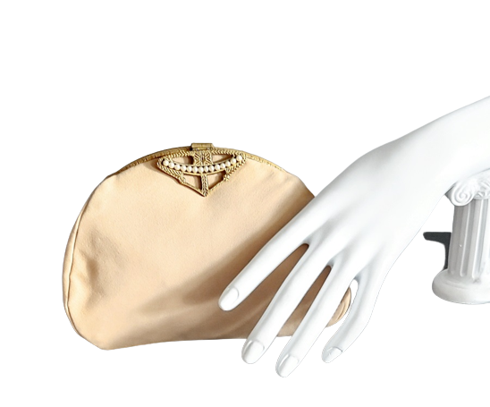 1940s_vintage_peach_fabric_clutch_bag_jeweled_clasp_back_strap-removebg-preview.png