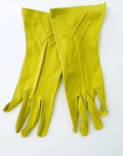 1950s chartruese green gloves,bettebegoodvintage.jpg