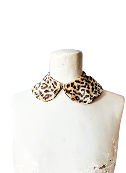 1950s_60_leopard_print_fake_fur_collar_removable-removebg-preview.png