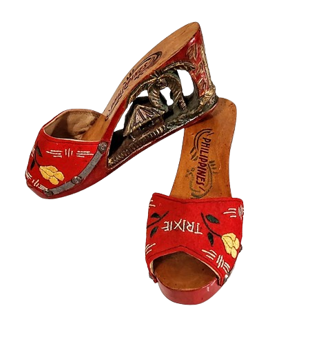 1950s_red_souvenir_wooden_wedge_shoes_carved_designs_vintage-removebg-preview.png