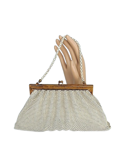 1950s_white_cream_mesh_whiting_and_davis_purse_handbag_handle-removebg-preview.png