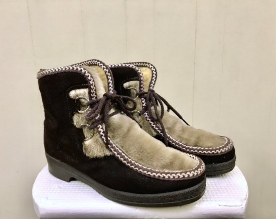 1960s apres ski boots.jpg