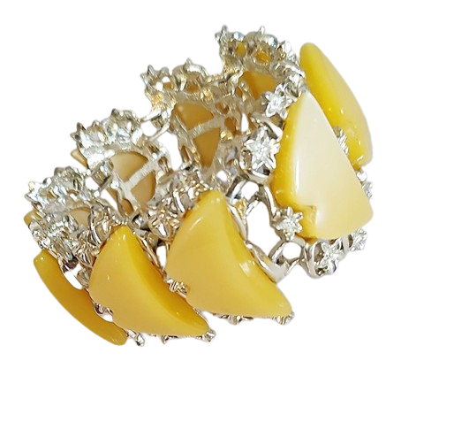 1960s_vintage_yellow_lucite_large_link_bracelet_moon_glow-removebg-preview.png