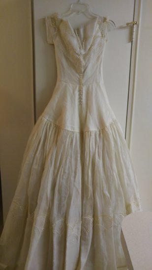 Vintage William Cahill Wedding Dress How to Sell Vintage Fashion