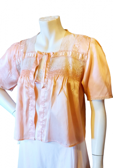 30 40s peach rayon bed jacket lace trim short unworn.png