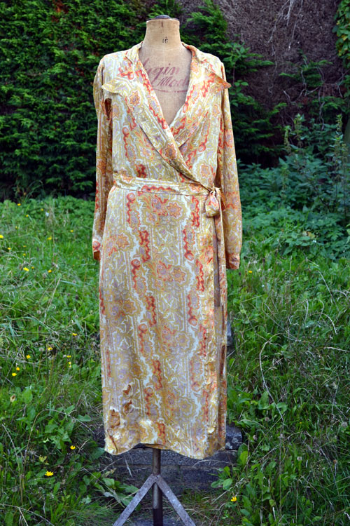 40s dressing gown paisley_0172_edited-2.JPG