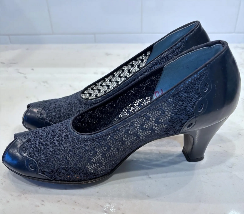 40s navy mesh shoes.png