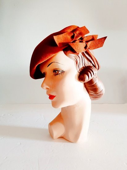 40s rust felt tilt hat,bows,vintage.jpg