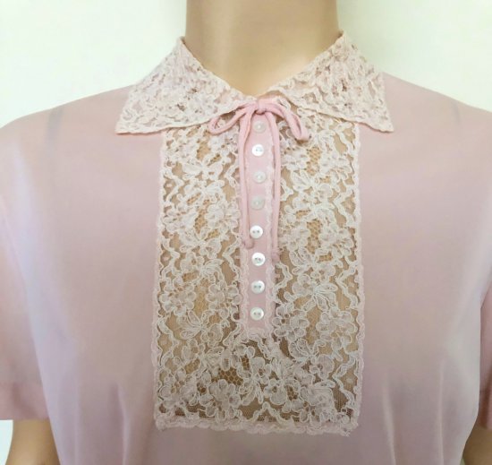 50s pink top close front.jpg