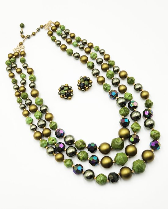 50sgreenbeads01a.jpg