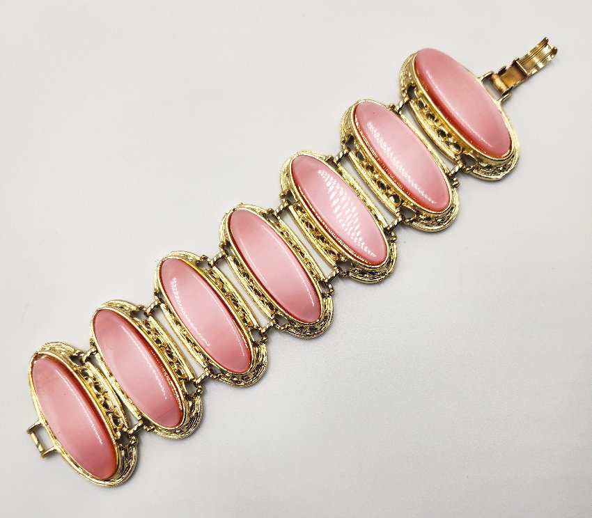60spinklucitebracelet01.jpg