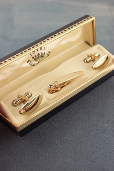 AM110-SWANK goldtone 1950s cufflinks skinny tie clip set in box - 1.jpg