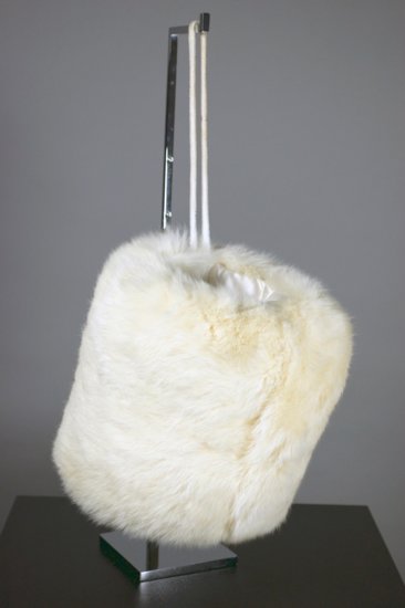 AM118-1950s 1960s rabbit fur muff bridal round off white ivory - 01.jpg