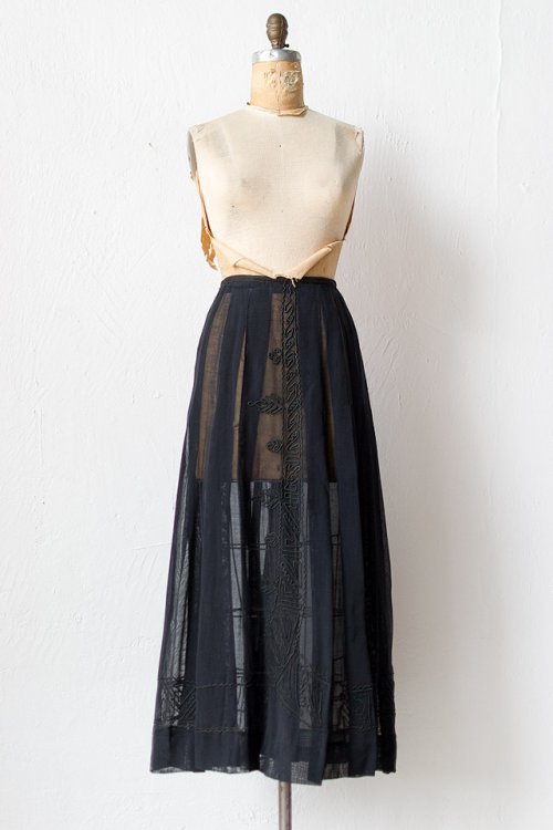 antique1900sblacksheersoutacheskirt_01.jpg