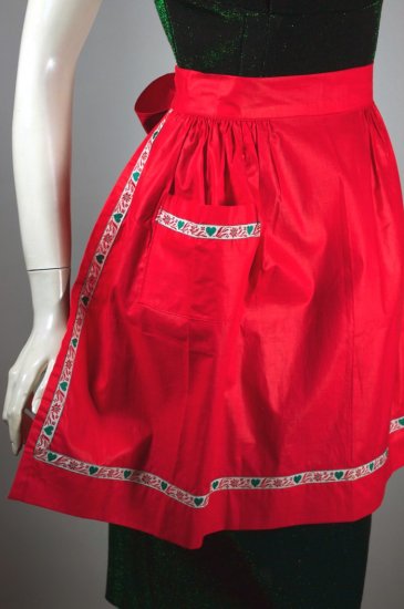AP64-red cotton apron green hearts trim Christmas holiday - 1.jpg