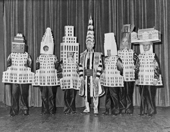 Architects-Dressed-As-Their-Buildings.jpg