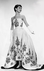 audrey-hepburn-givenchy-wedding-dress-11.jpg