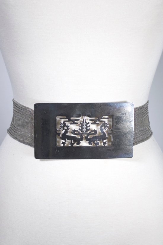 B66-silver metal mesh belt Asian dragons buckle 1960s 70s - 2.jpg