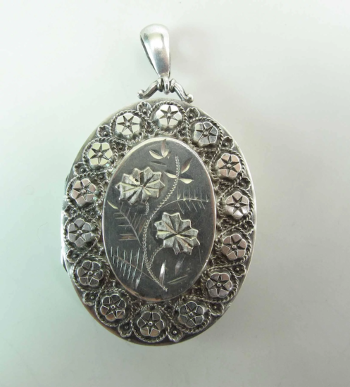 Beautiful-Antique-Victorian-Sterling-Silver-Locket-full-1o-720-891-f.png