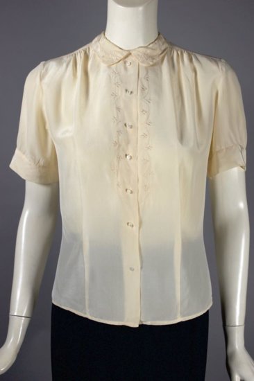 BL172-embroidered ivory blouse 1950s silky rayon size M - 1.jpg