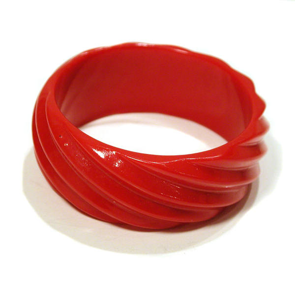 Bracelet_Red-Diagonal-Carved-Bangle_EXP_01.jpg