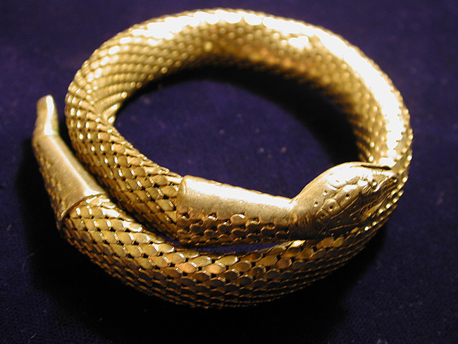 Bracelet_WhitingDavis_GoldMeshSnake_BRB_01.JPG