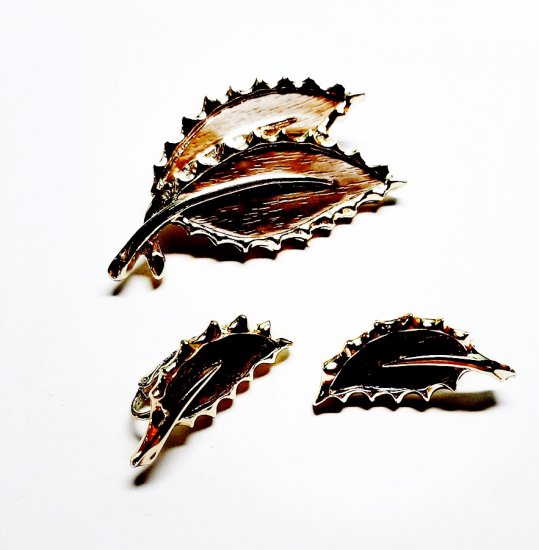 brooch earrings set,brown leaves,sarah coventry.jpg