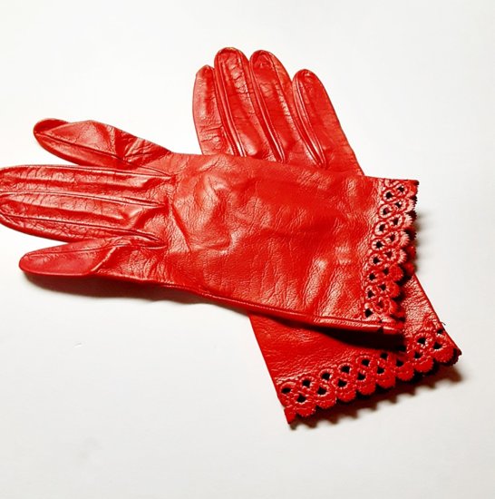 cherry red,vintage gloves,1950s,leather,never worn,wrist,anothertimevintageapparel.jpg