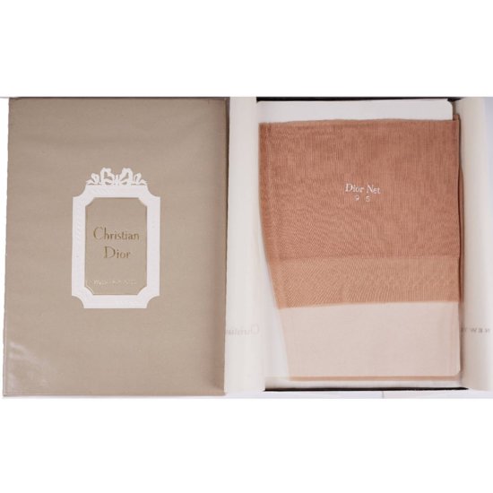 Christian-Dior-Stockings-Box_2260170b-c4d0-4b98-bd96-50a46433e92c.jpg