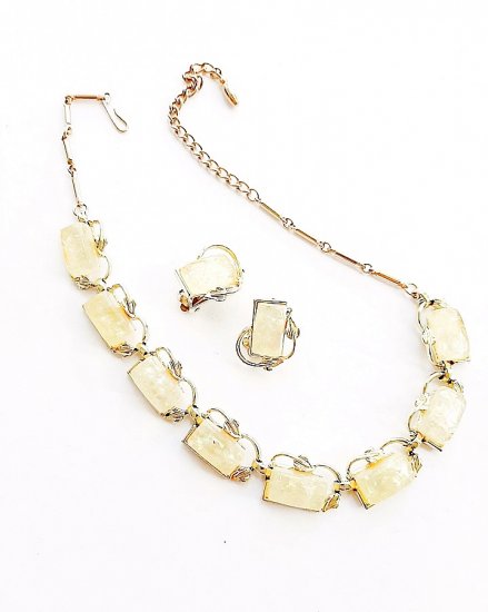 coro 1960s confetti lucite necklace set,bettebegoodvntage,vintage jewelry.jpg