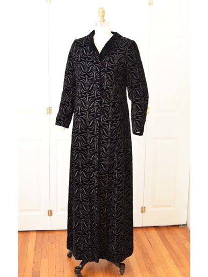 ct104v1-1960s-black-embroidered-velvet-opera-coat.jpg