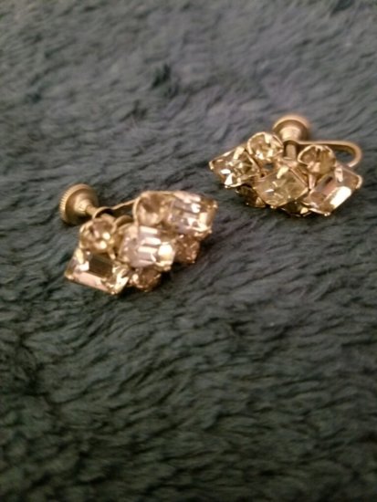 Diamond earings2.jpg