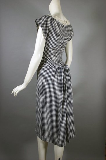 DR1335-1950s cotton dress black white gingham bustle back - 6.jpg