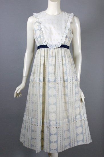 DR1338-late 1960s dress daisies flocked print empire waist - 2.jpg