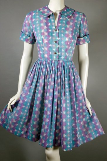 DR1339-early 1960s day dress full skirt shirtwaist purple print - 1.jpg