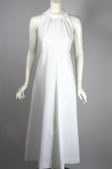 DR1448-textured white polyester 70s maxi dress sleeveless S-M - 1.jpg