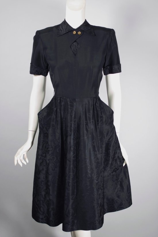 DR1527-late 1940s dress black bows novelty print taffeta - 1.jpg