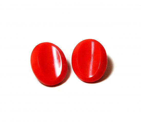 Earrings_Red-Concave-Oval_Plastic_TAG1616-092_01.JPG