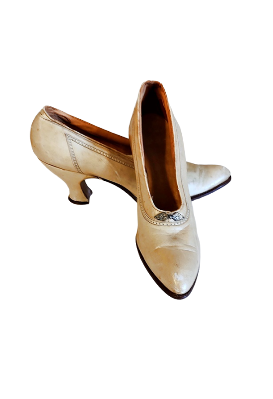 edwardian camel leather court shoes pumps louis heels antique 1900s.png