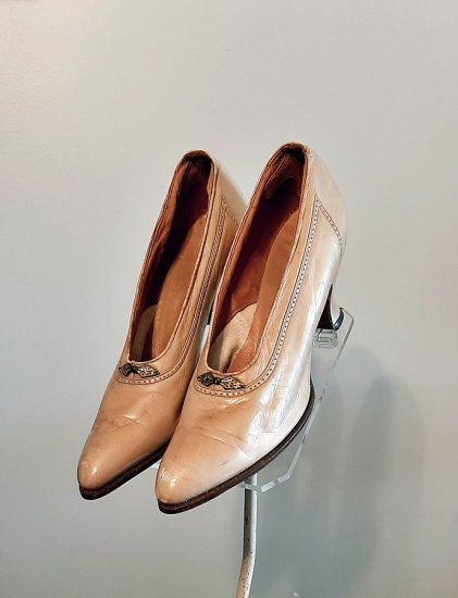 edwardian tan leather shoes,titanic era shoes,spool heel,bettebegoodvintage.jpg