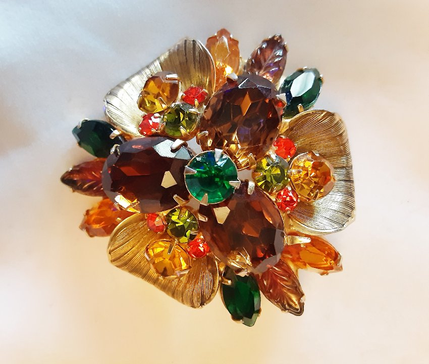 fallbrooch04.jpg