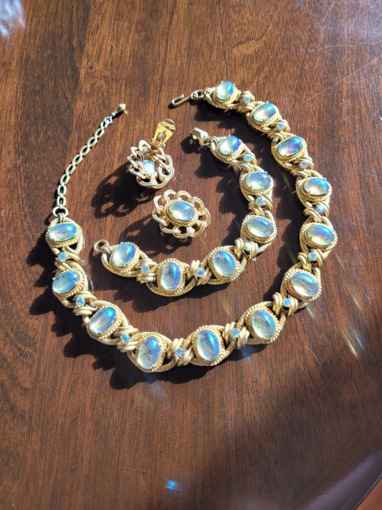 Faux opal necklace. parure.jpg
