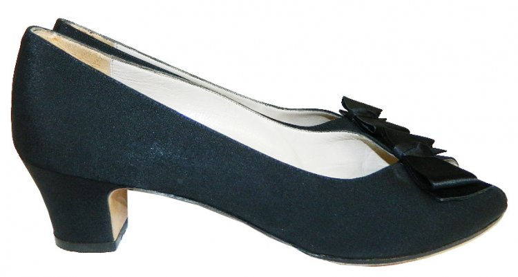 Ferragamo Black Vintage Bows 2.JPG