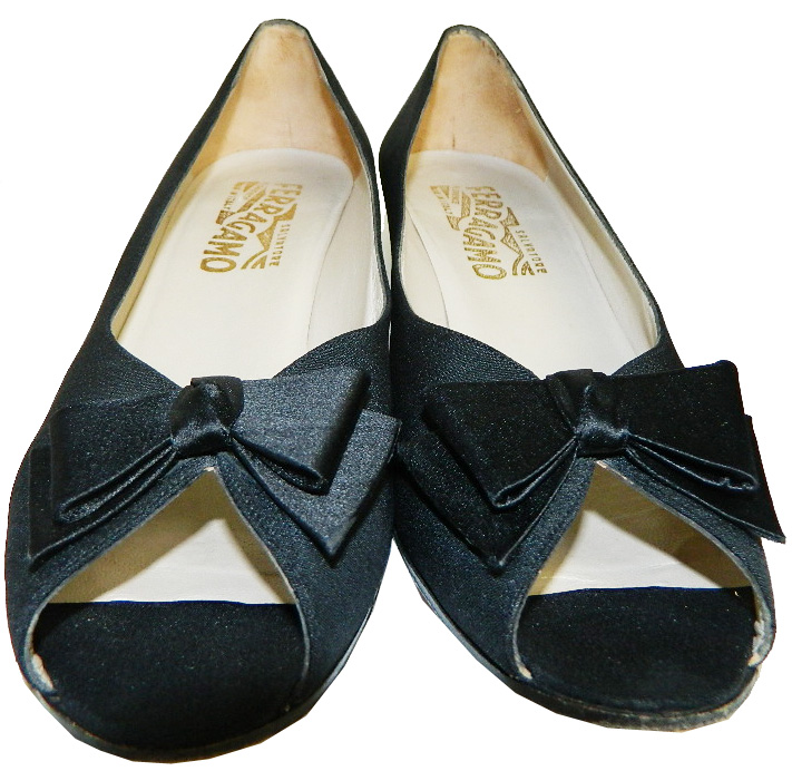 Ferragamo Black Vintage Bows 3.JPG