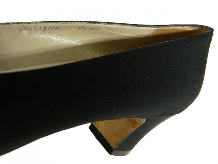 Ferragamo Black Vintage Bows 7.JPG